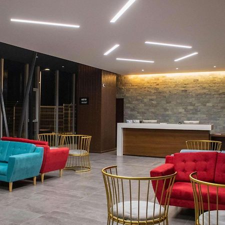 Park Inn By Radisson Los Olivos De 발르나르 외부 사진