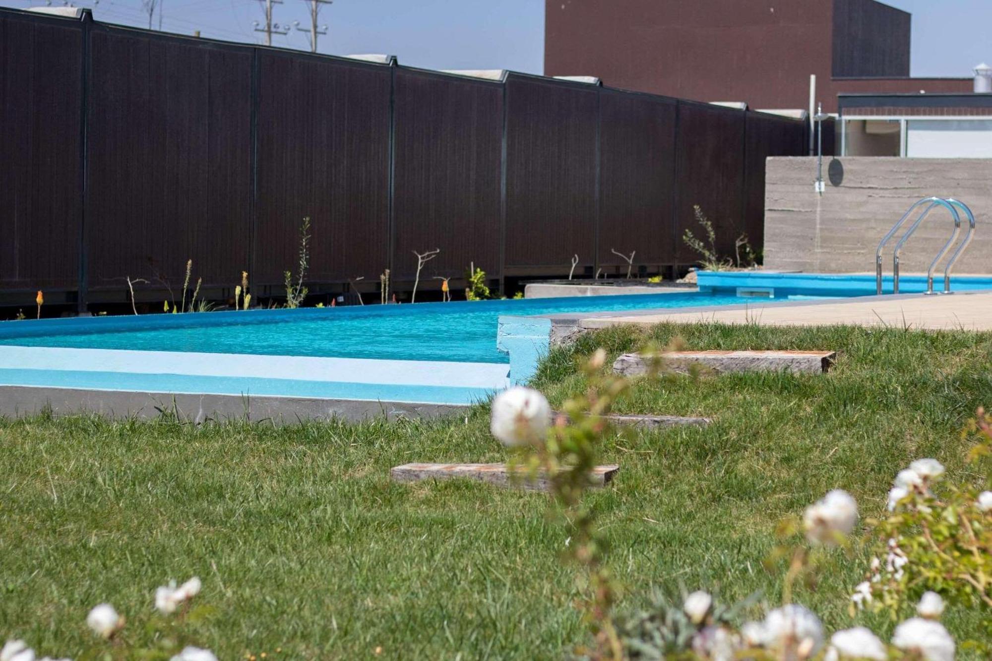 Park Inn By Radisson Los Olivos De 발르나르 외부 사진