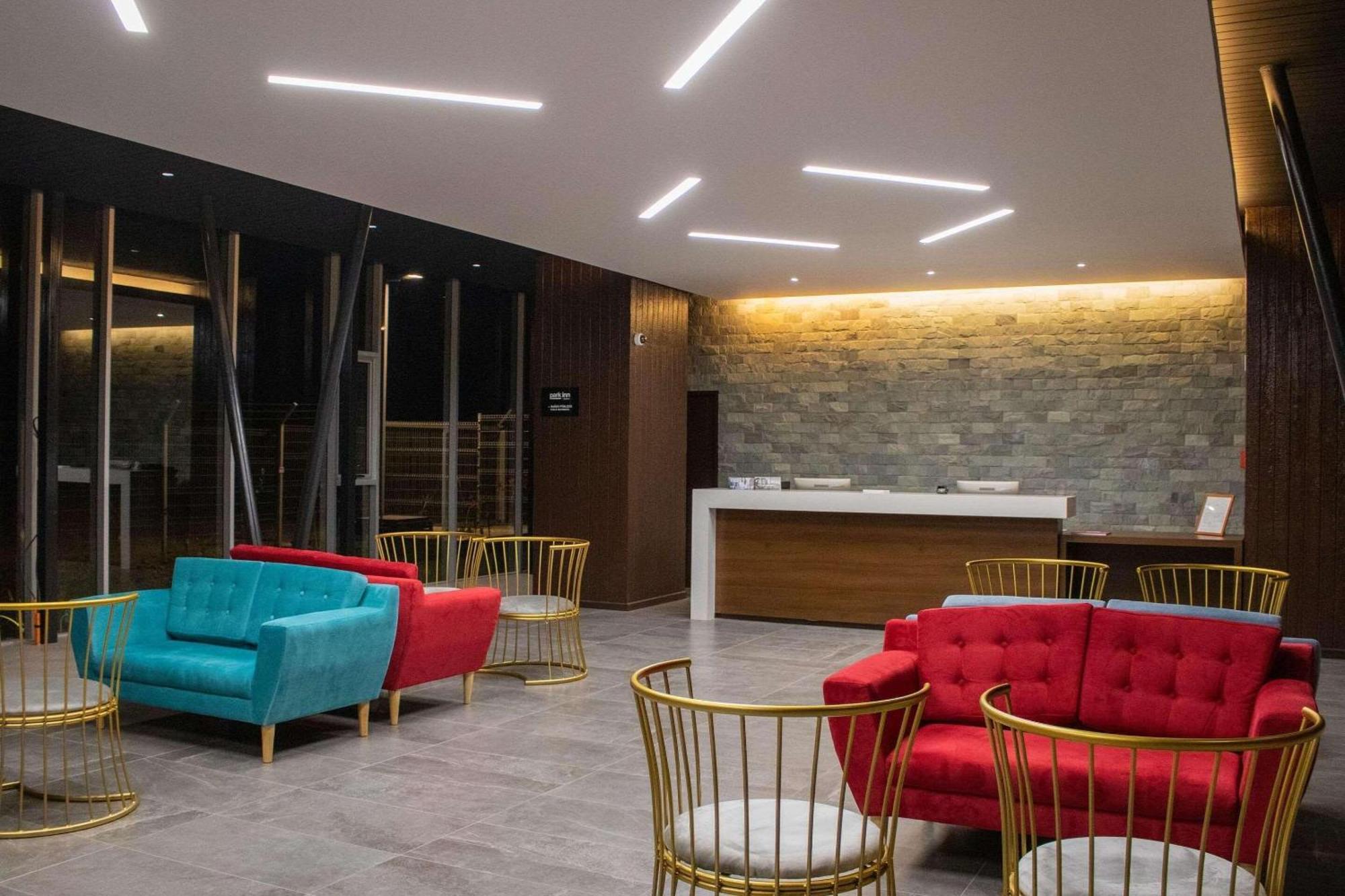Park Inn By Radisson Los Olivos De 발르나르 외부 사진