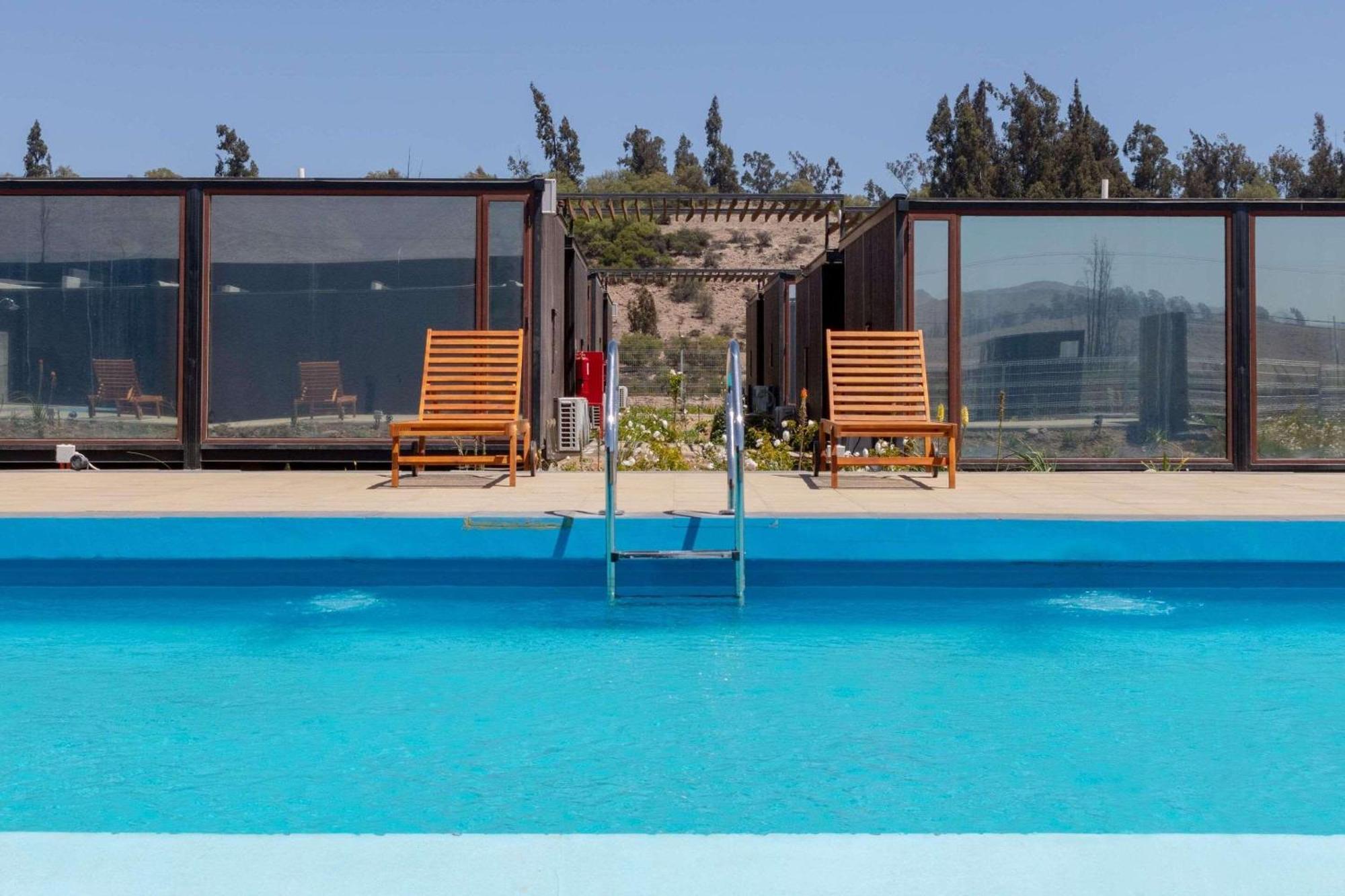 Park Inn By Radisson Los Olivos De 발르나르 외부 사진