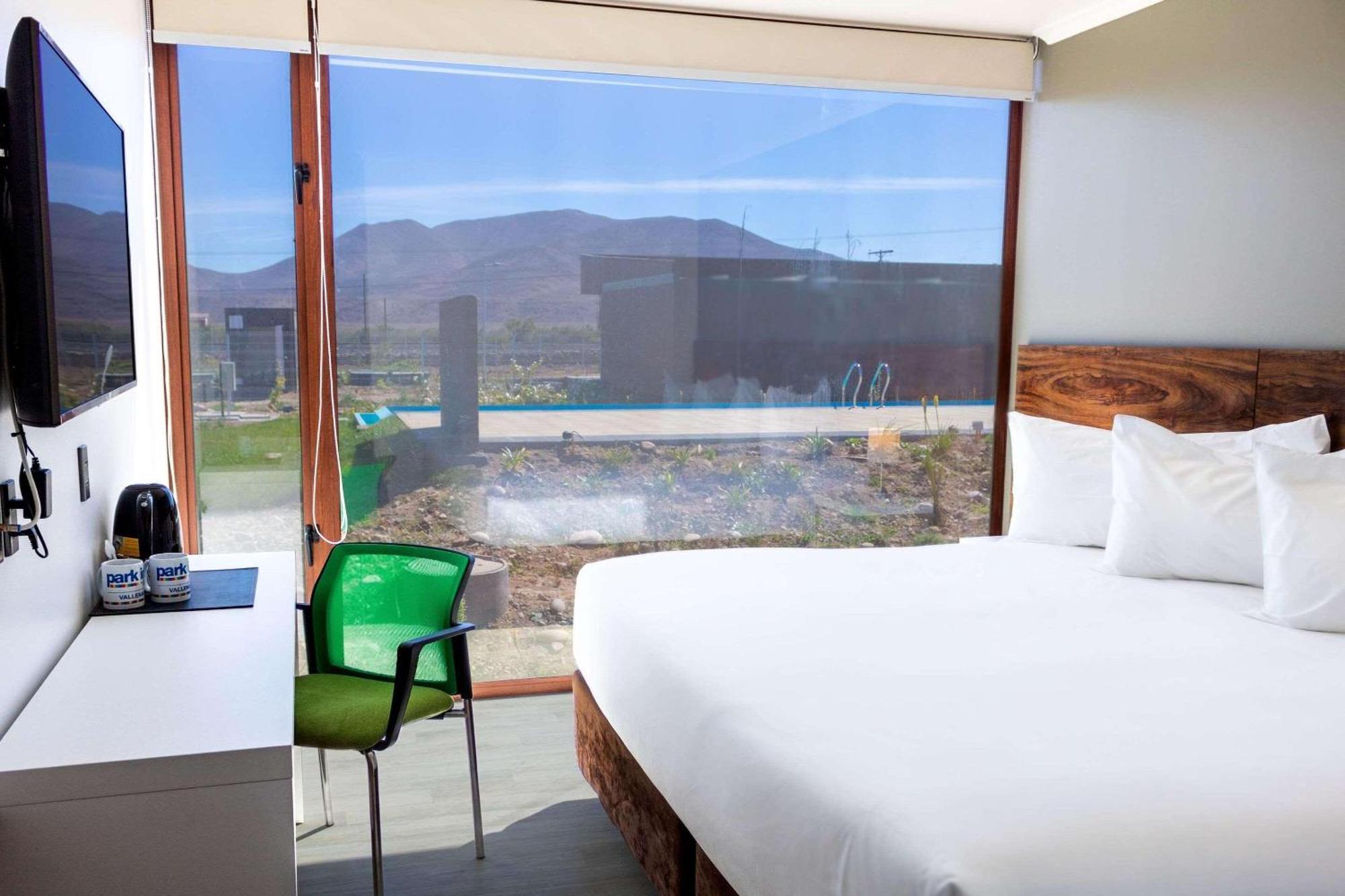 Park Inn By Radisson Los Olivos De 발르나르 외부 사진