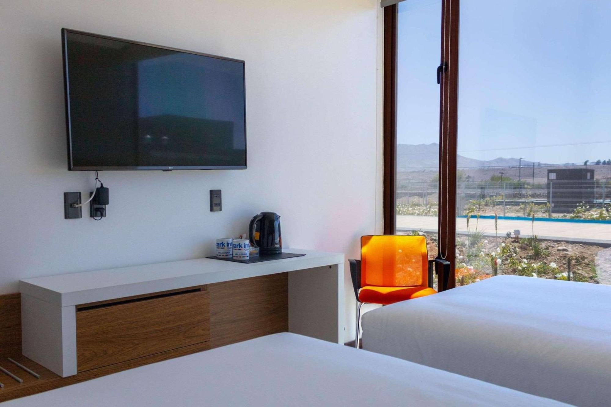 Park Inn By Radisson Los Olivos De 발르나르 외부 사진