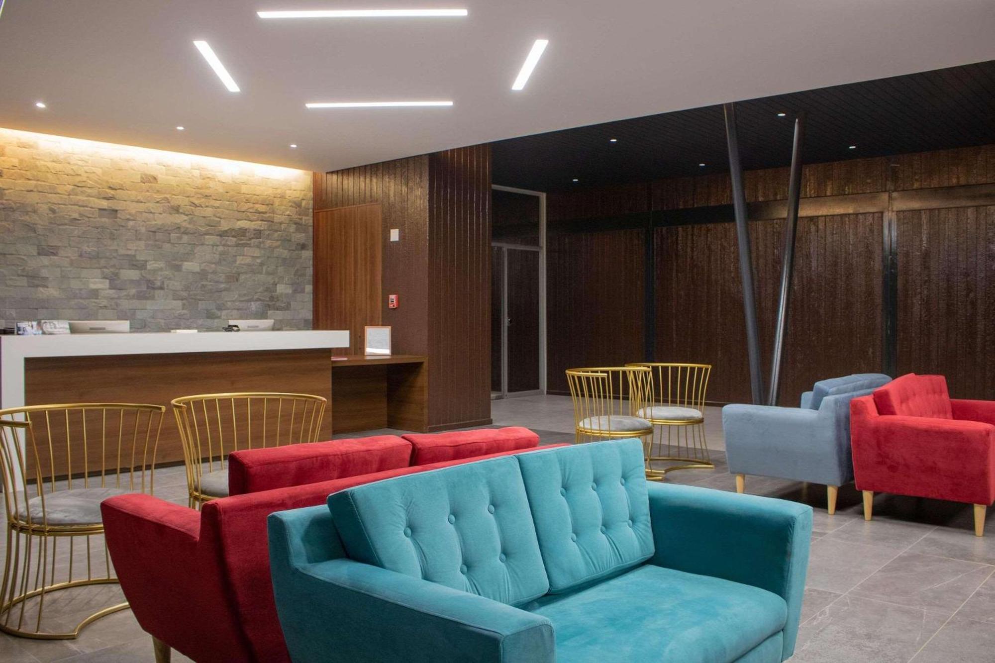 Park Inn By Radisson Los Olivos De 발르나르 외부 사진