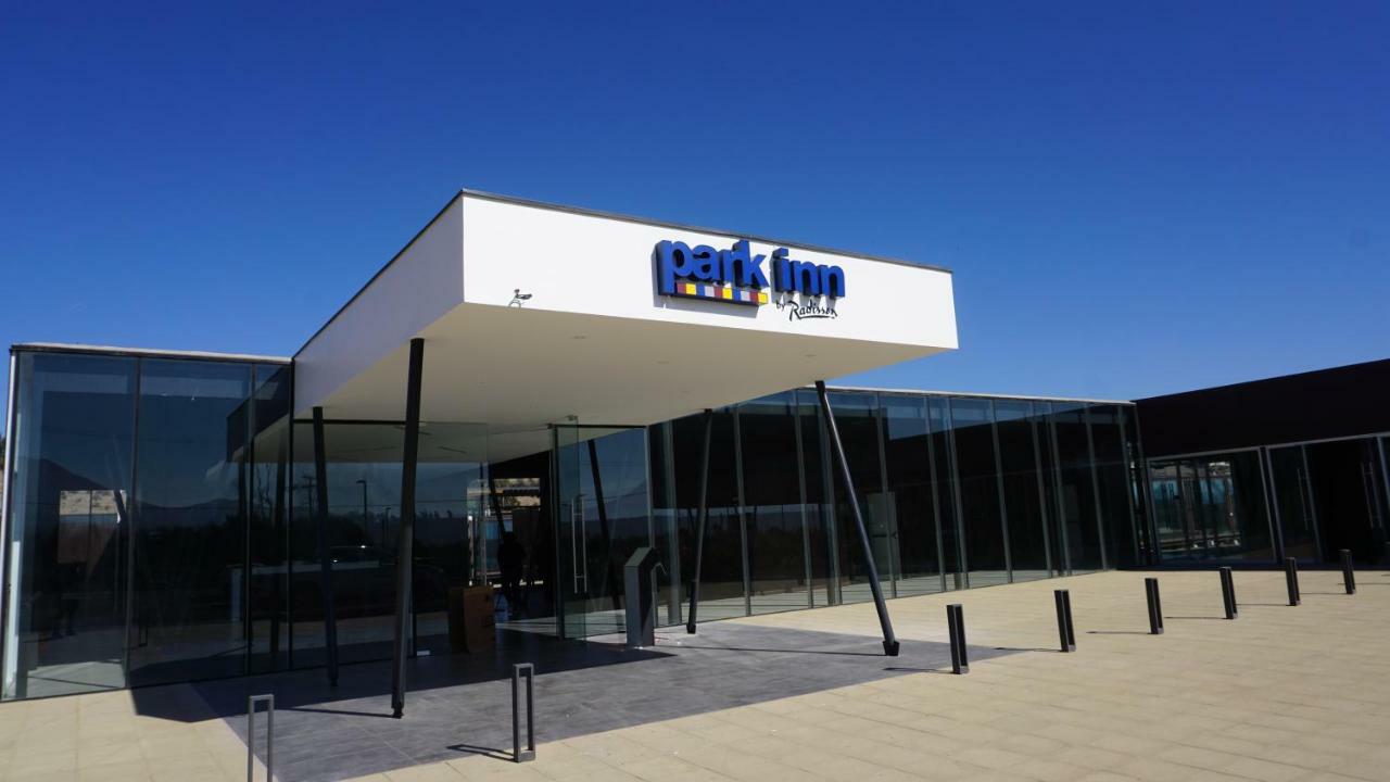 Park Inn By Radisson Los Olivos De 발르나르 외부 사진