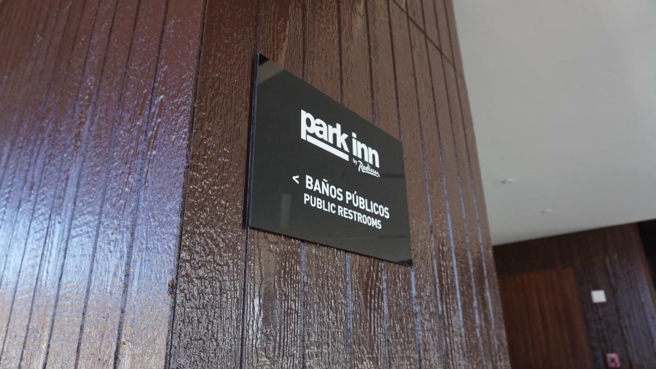 Park Inn By Radisson Los Olivos De 발르나르 외부 사진