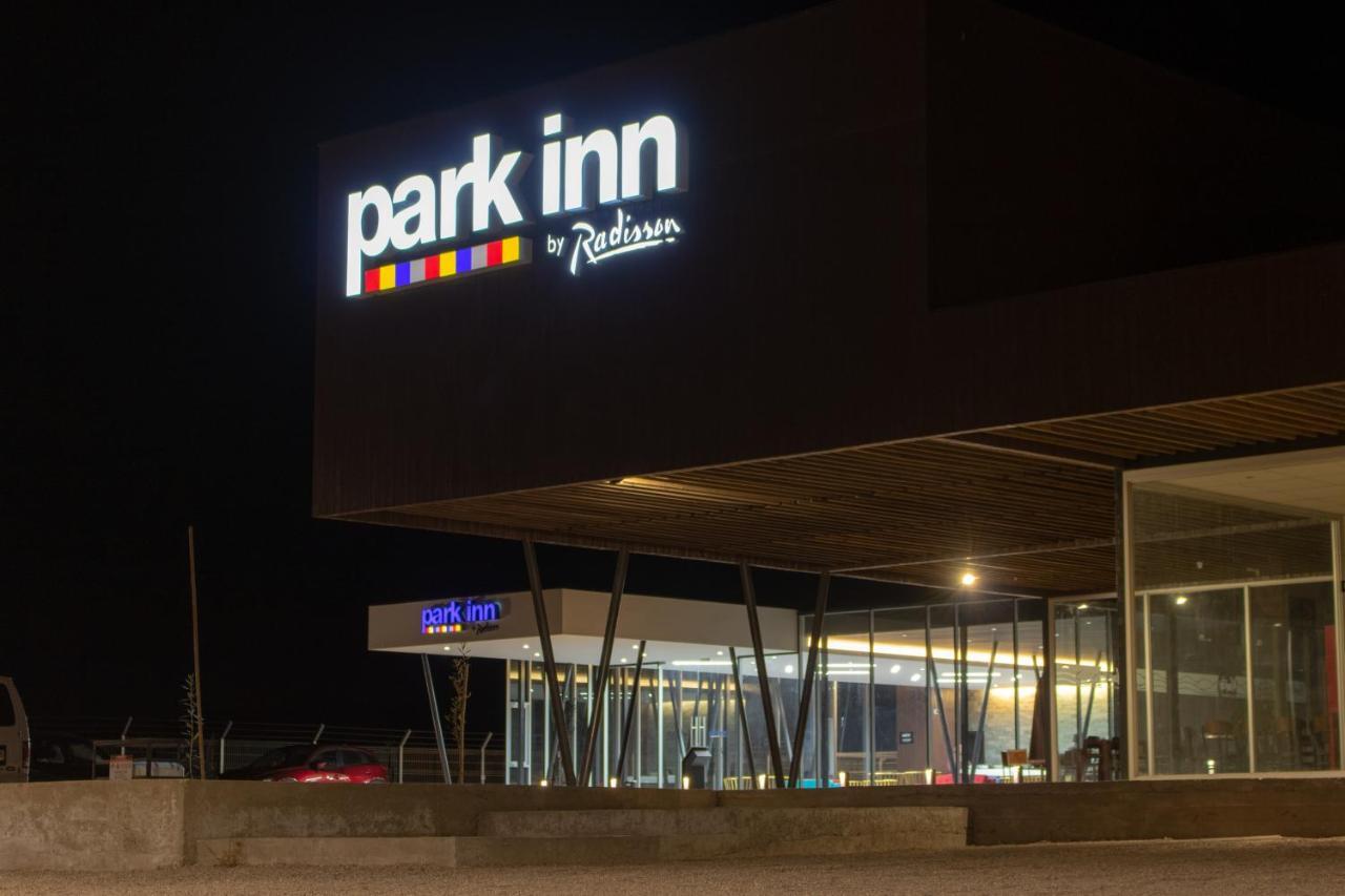 Park Inn By Radisson Los Olivos De 발르나르 외부 사진