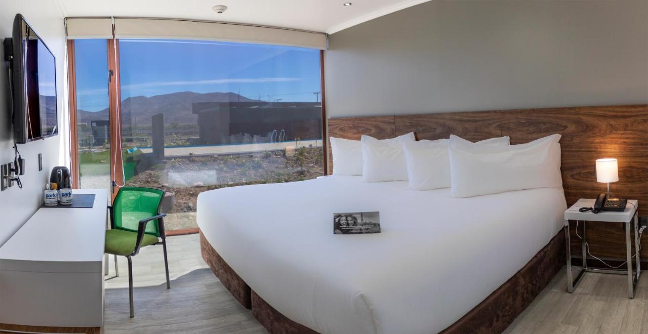 Park Inn By Radisson Los Olivos De 발르나르 외부 사진