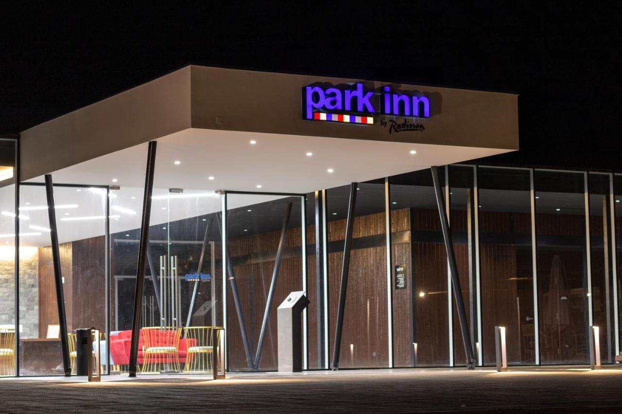 Park Inn By Radisson Los Olivos De 발르나르 외부 사진