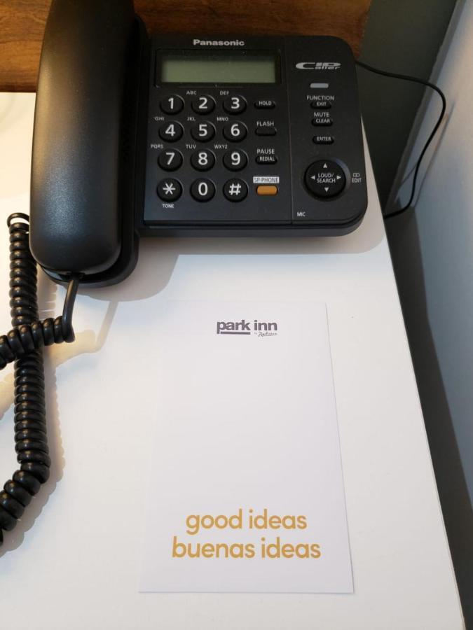 Park Inn By Radisson Los Olivos De 발르나르 외부 사진